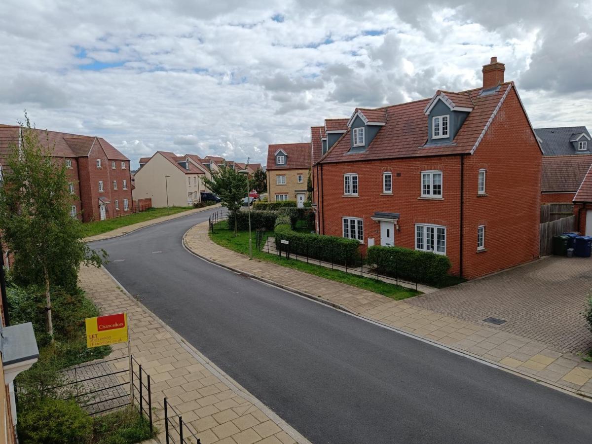 3 Bedroom Townhouse Near Bicester Village المظهر الخارجي الصورة